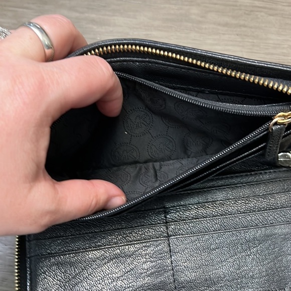 MICHAEL KORS HAMILTON BLACK LEATHER WALLET - Picture 10 of 12